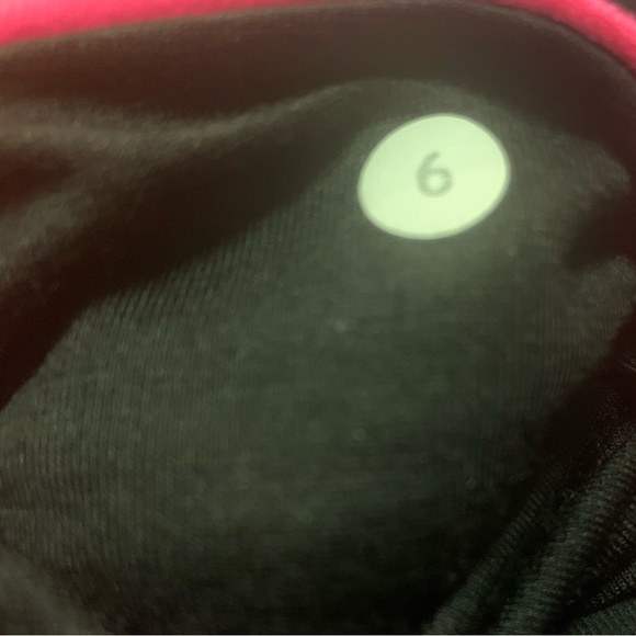 Lululemon Reversible Crop - Picture 7 of 13